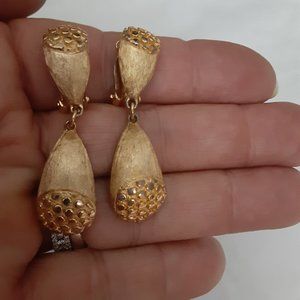 Vintage gold tear drop clip earrings